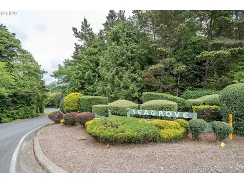 60 Seagrove Place Lincoln City OR 97367