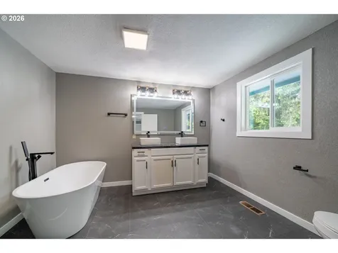 60 Seagrove Place Lincoln City OR 97367