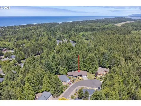 60 Seagrove Place Lincoln City OR 97367