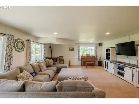 28450 Pleasant Valley Road Sweet Home OR 97386