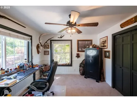28450 Pleasant Valley Road Sweet Home OR 97386
