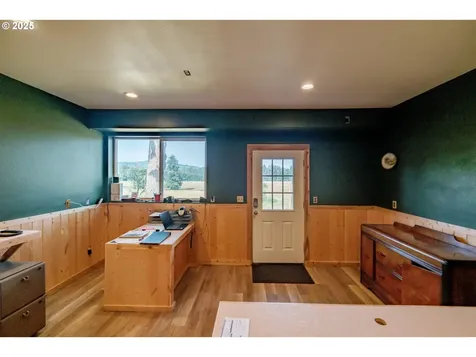 28450 Pleasant Valley Road Sweet Home OR 97386