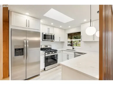 6050 Fernbrook Street Lake Oswego OR 97035