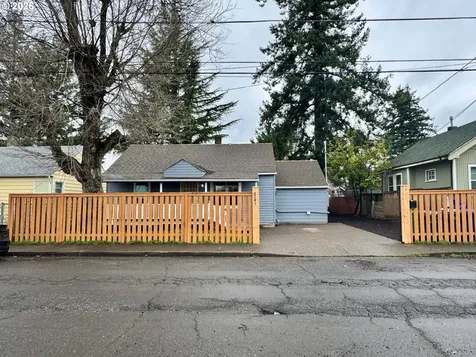 8241 SE Raymond Court Portland OR 97266