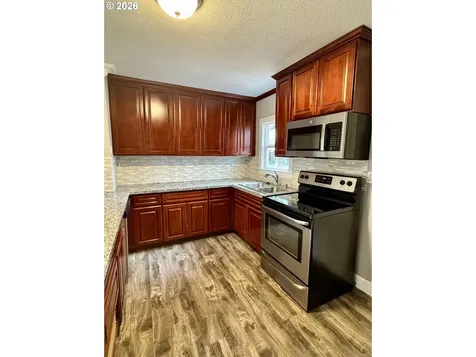 8241 SE Raymond Court Portland OR 97266