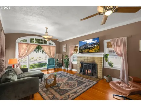 305 E Clarendon Street Gladstone OR 97027
