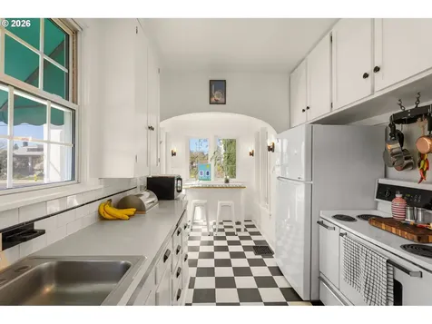 305 E Clarendon Street Gladstone OR 97027