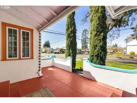 305 E Clarendon Street Gladstone OR 97027