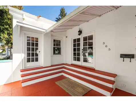 305 E Clarendon Street Gladstone OR 97027