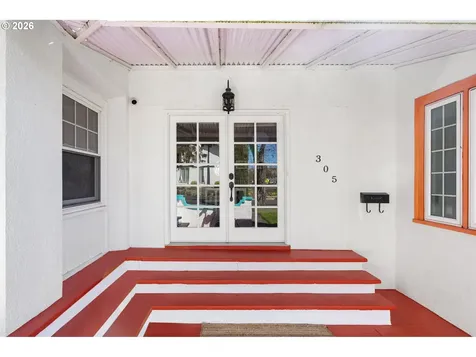 305 E Clarendon Street Gladstone OR 97027