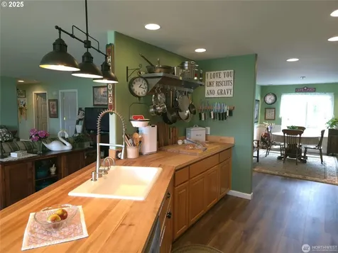 363 SE Eagle Nest Court Ocean Shores WA 98569