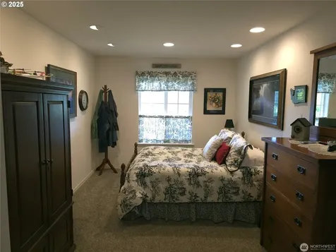 363 SE Eagle Nest Court Ocean Shores WA 98569