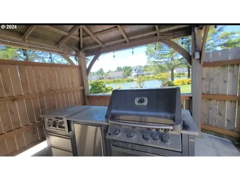 363 SE Eagle Nest Court Ocean Shores WA 98569
