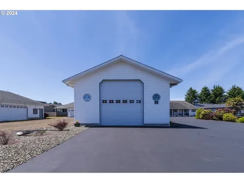 363 SE Eagle Nest Court Ocean Shores WA 98569