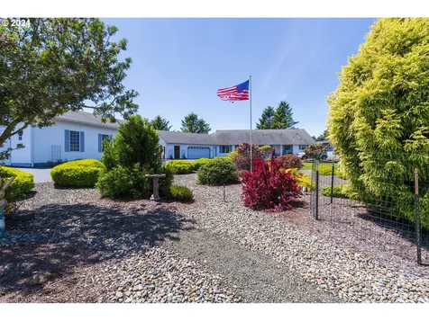 363 SE Eagle Nest Court Ocean Shores WA 98569