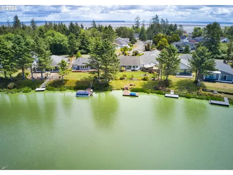 363 SE Eagle Nest Court Ocean Shores WA 98569