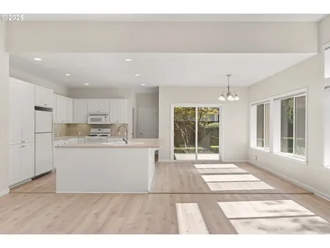3322 Street Kitts Avenue Eugene OR 97408
