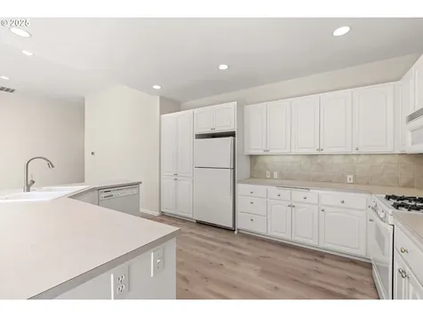 3322 Street Kitts Avenue Eugene OR 97408