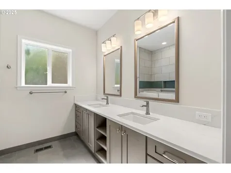 3322 Street Kitts Avenue Eugene OR 97408