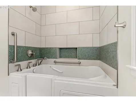 3322 Street Kitts Avenue Eugene OR 97408