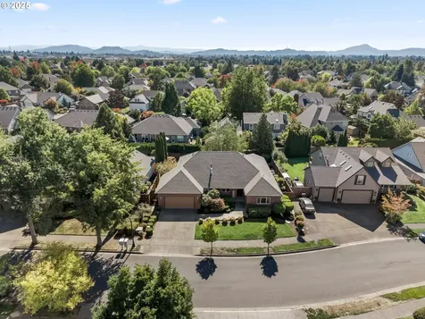3322 Street Kitts Avenue Eugene OR 97408