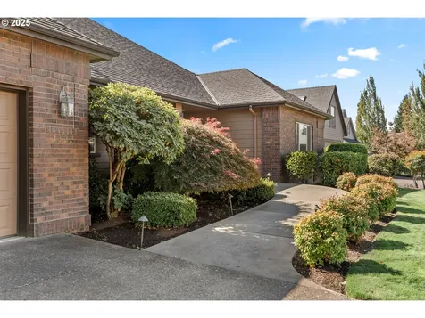3322 Street Kitts Avenue Eugene OR 97408