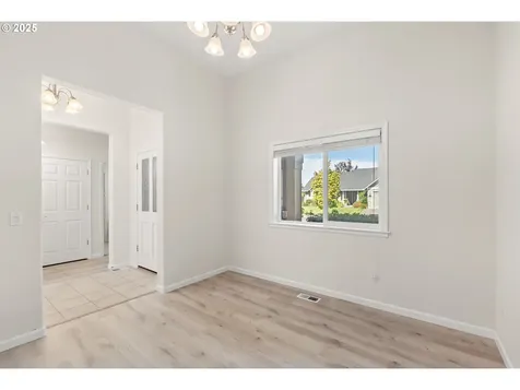 3322 Street Kitts Avenue Eugene OR 97408