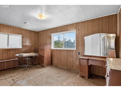4916 E Street Springfield OR 97478