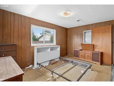 4916 E Street Springfield OR 97478