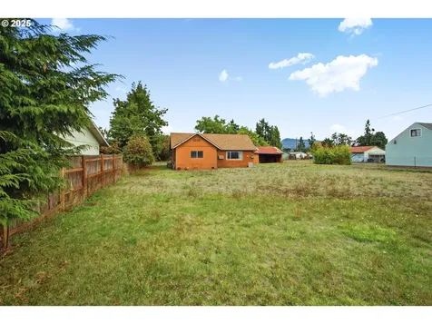 4916 E Street Springfield OR 97478