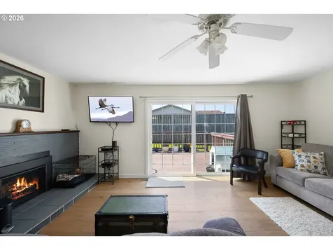1860 Grant Street North Bend OR 97459