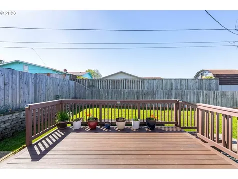 1860 Grant Street North Bend OR 97459