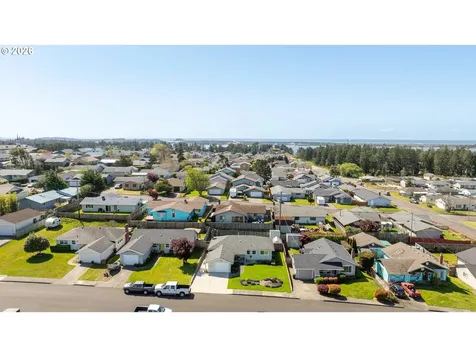 1860 Grant Street North Bend OR 97459