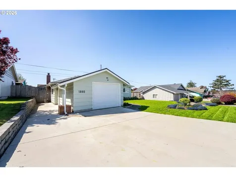 1860 Grant Street North Bend OR 97459