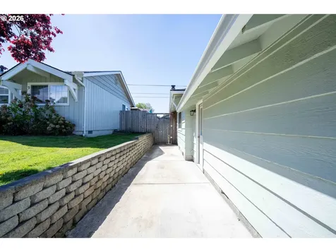 1860 Grant Street North Bend OR 97459