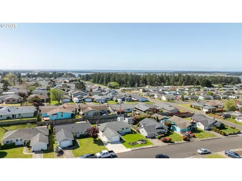 1860 Grant Street North Bend OR 97459