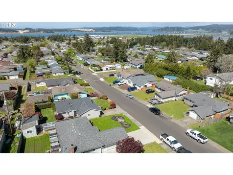 1860 Grant Street North Bend OR 97459