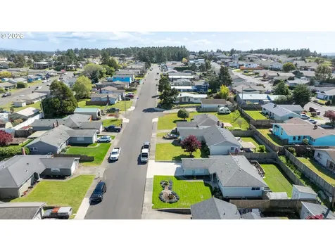 1860 Grant Street North Bend OR 97459