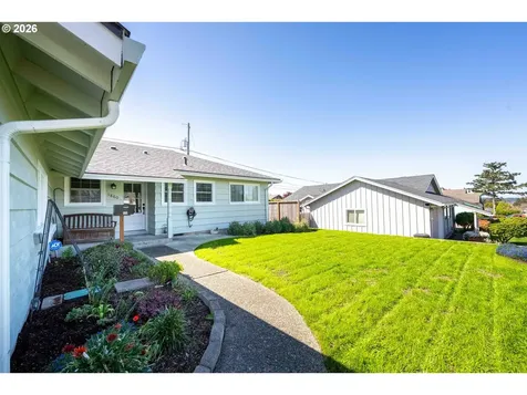 1860 Grant Street North Bend OR 97459
