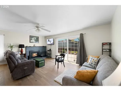 1860 Grant Street North Bend OR 97459