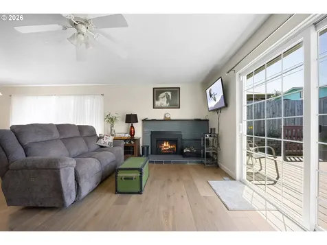 1860 Grant Street North Bend OR 97459