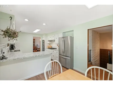 17435 Crownview Drive Gladstone OR 97027