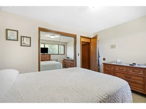 17435 Crownview Drive Gladstone OR 97027