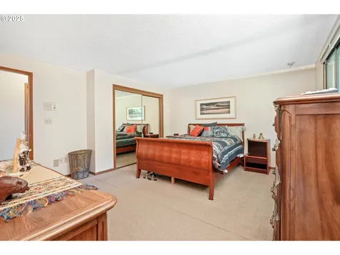 17435 Crownview Drive Gladstone OR 97027
