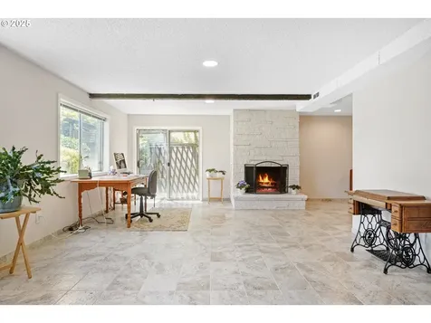 17435 Crownview Drive Gladstone OR 97027