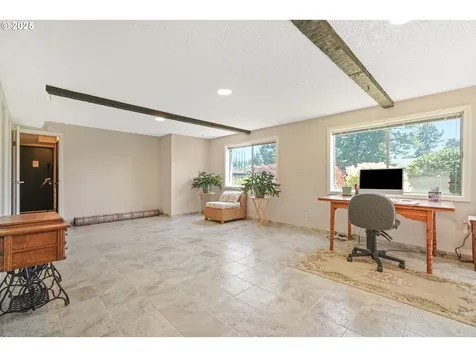17435 Crownview Drive Gladstone OR 97027