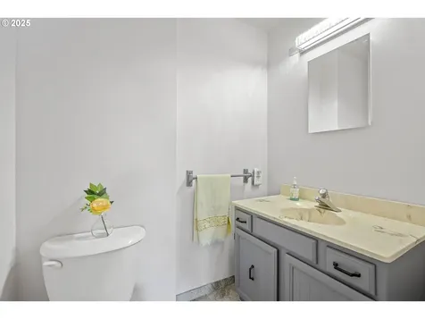 17435 Crownview Drive Gladstone OR 97027