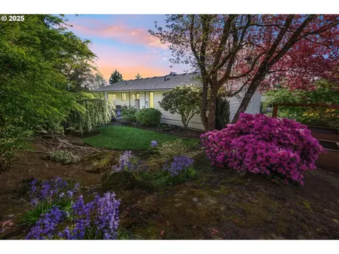 17435 Crownview Drive Gladstone OR 97027