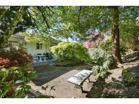 17435 Crownview Drive Gladstone OR 97027