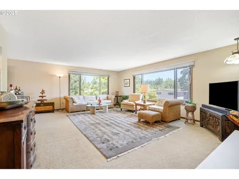 17435 Crownview Drive Gladstone OR 97027